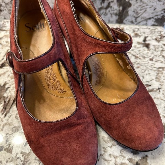 Sofft Women's Red Mary Jane Heels - Picture 1 of 8